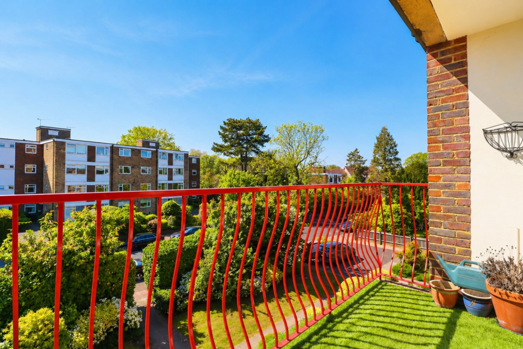 Apartment in Bromley - View 3
