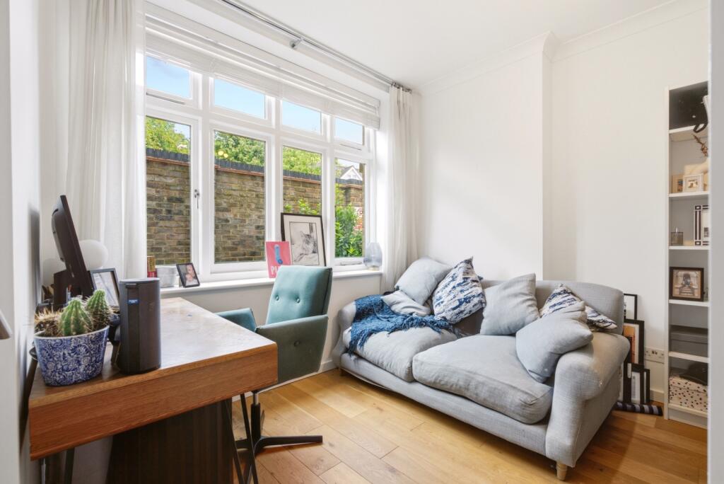 Apartment in Harpenden, Southdown - More