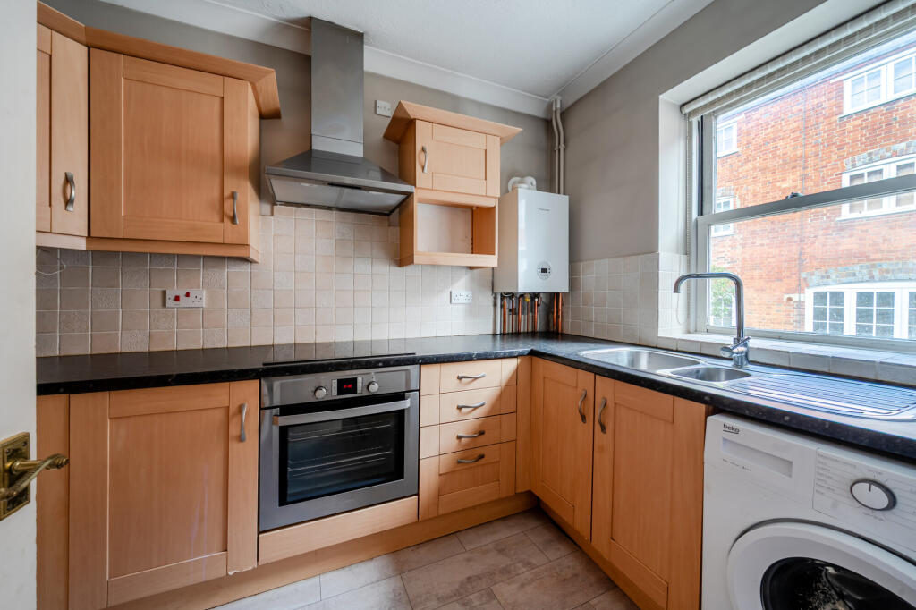 House in Waverley, Farnham - View 4