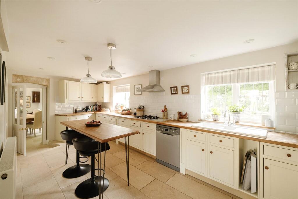 House in Gloucester - View 4