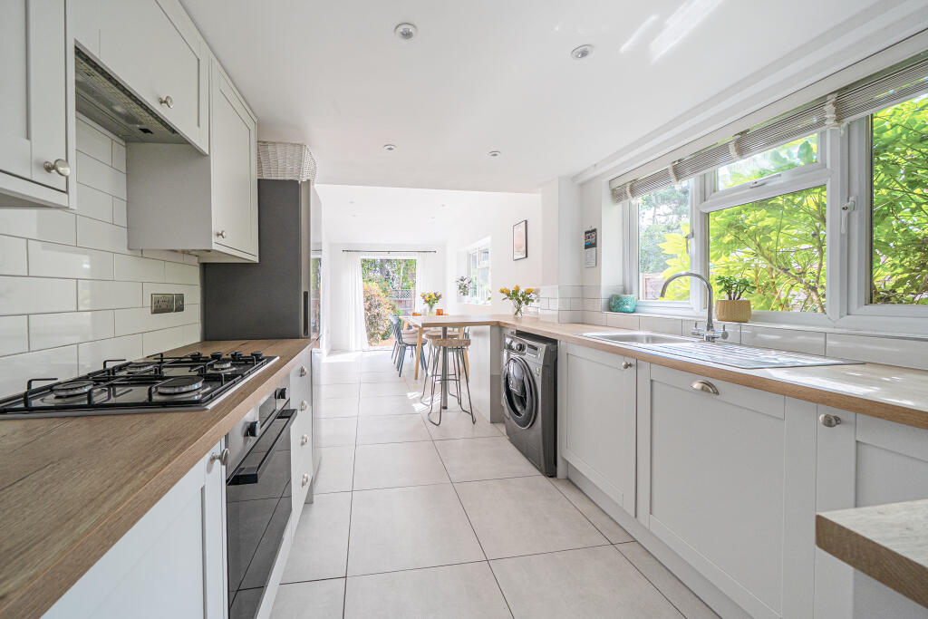 House in Slough, Windsor and Maidenhead - View 4
