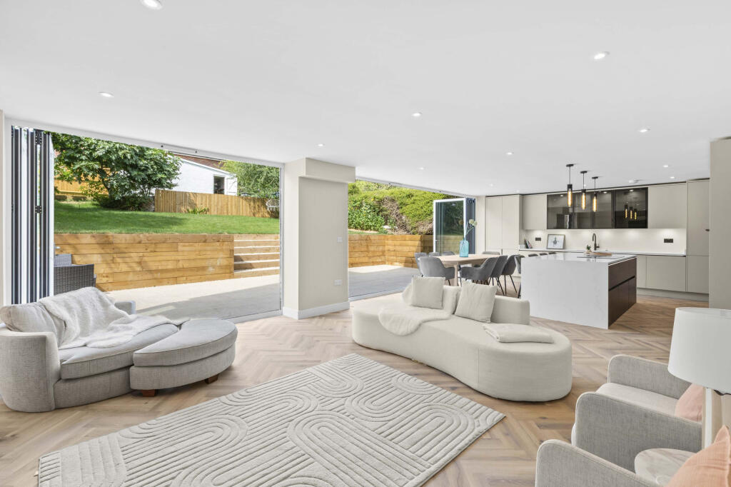 House in Slough - View 2