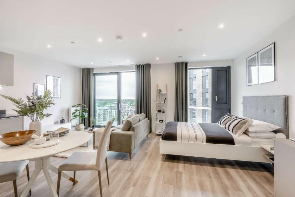 Main image of property: Lionel Road South, London, TW8