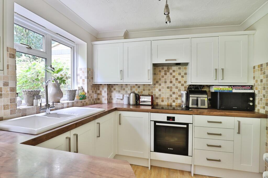 Martingale Close, Poole, BH16 photo 2
