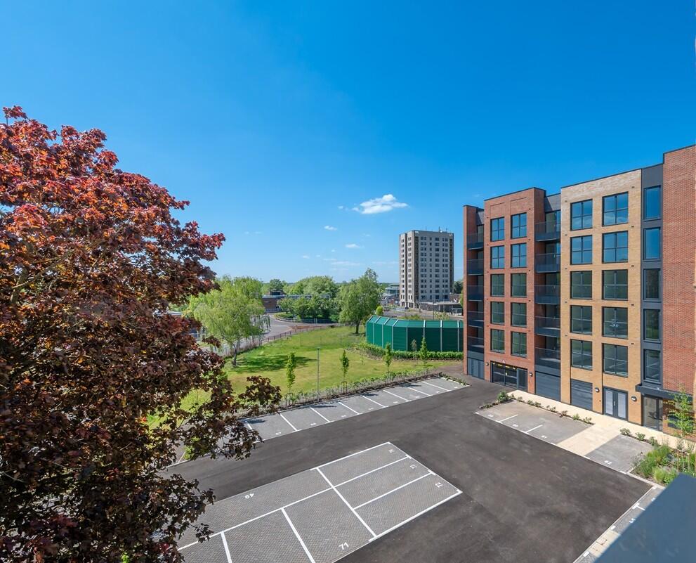 Apartment in Welwyn Hatfield, Hatfield - View 2