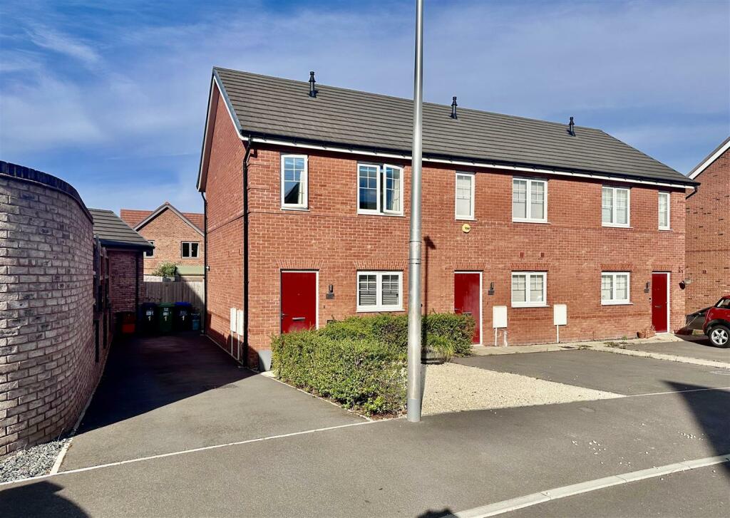 2-bed terraced on Whittaker Way, Warwick, £310,000