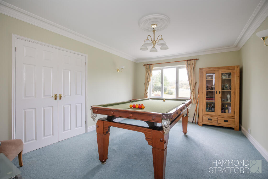 Wymondham Road, Wreningham photo 4