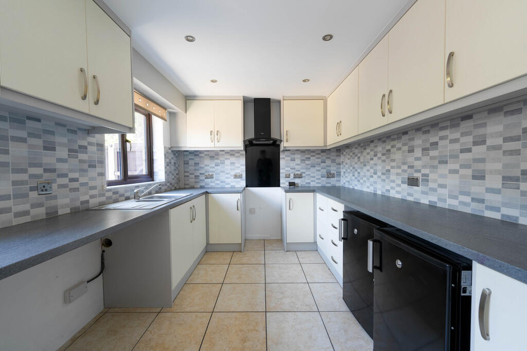 Heathfields Close, Chester photo 3