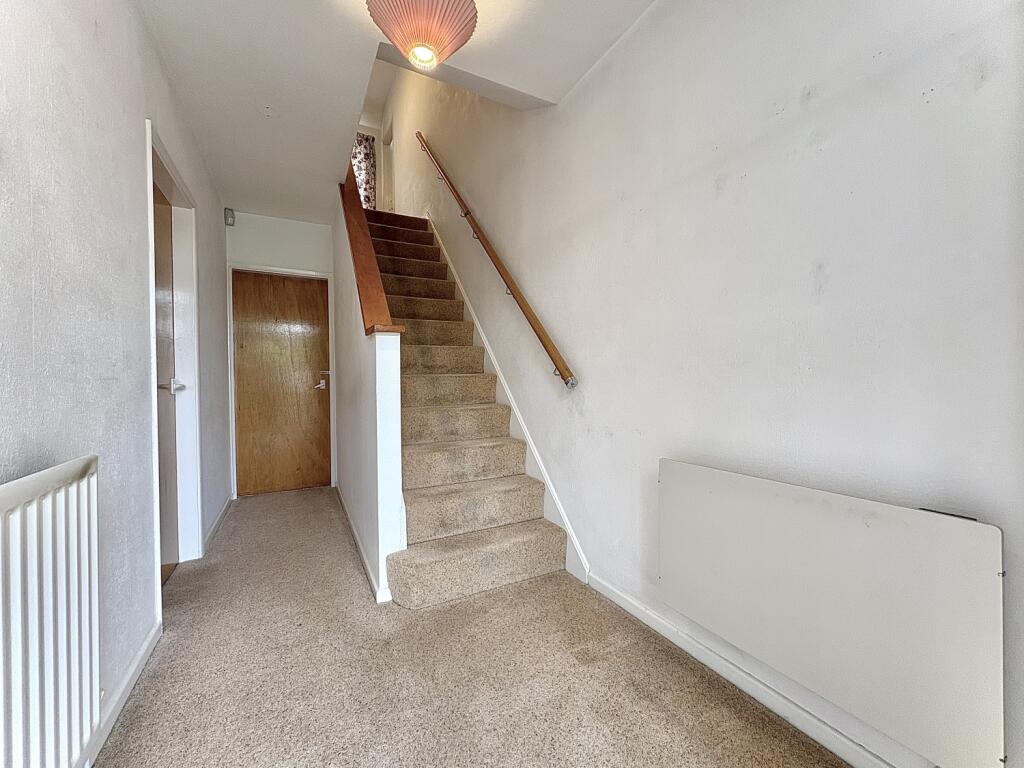 Camberley Crescent, ETTINGSHALL PARK, WV4 6QP photo 2