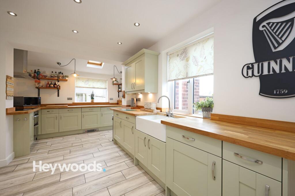 Thirlmere Place, Newcastle, ST5 photo 2