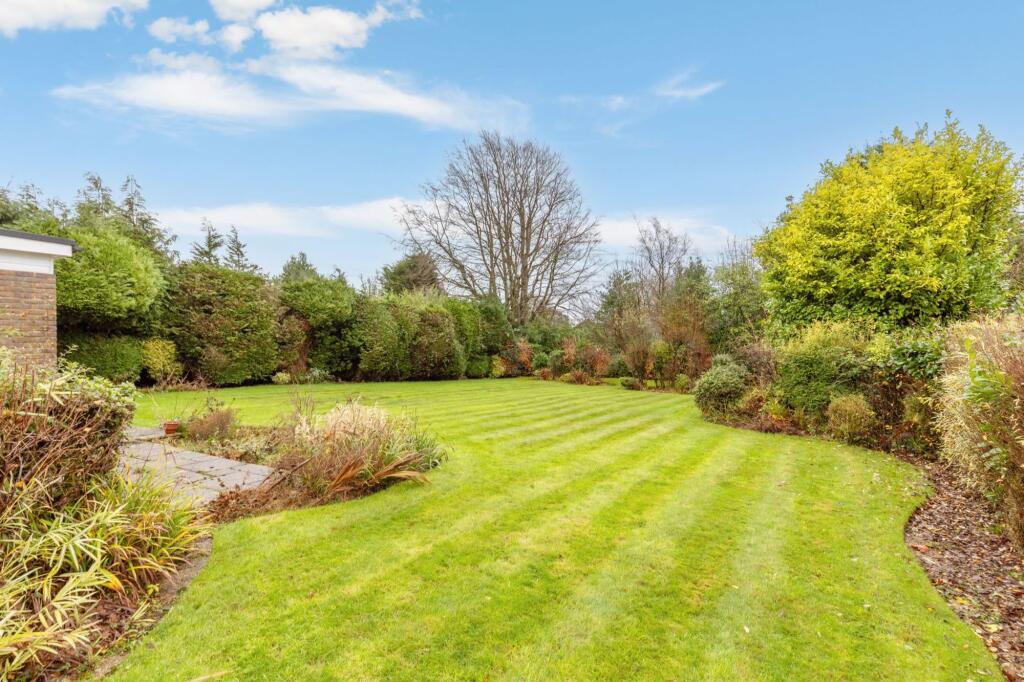 3 bed detached - Beacon Road, Crowborough, TN6 image 2