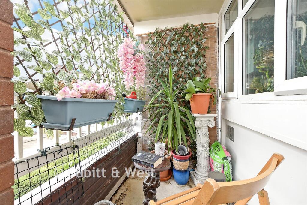 Apartment in London - View 5