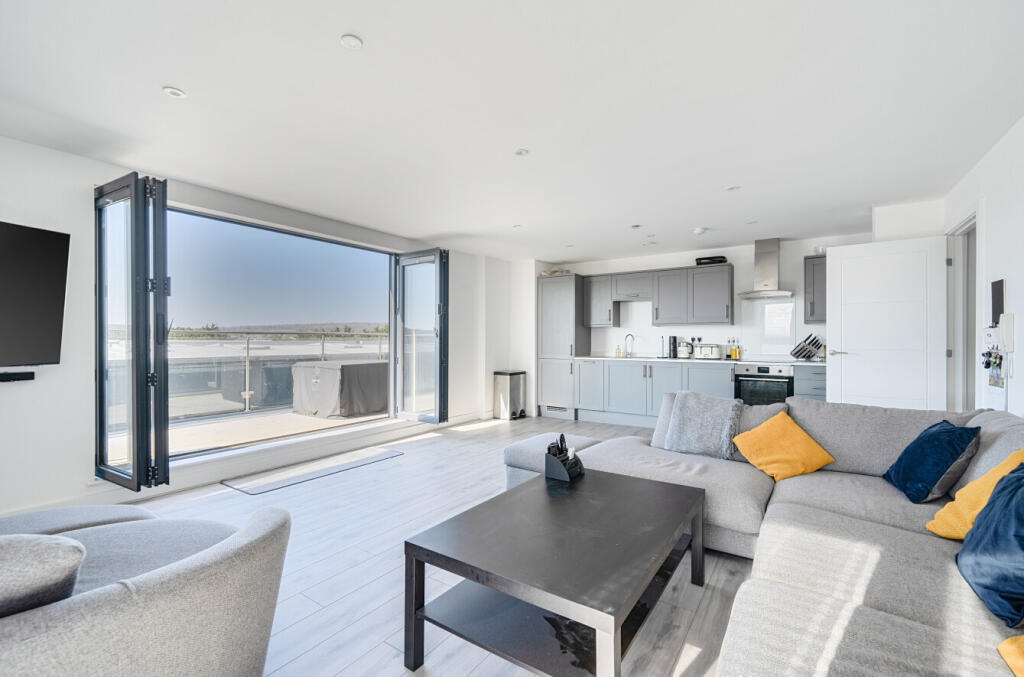 Apartment in Worthing, West Sussex - View 2