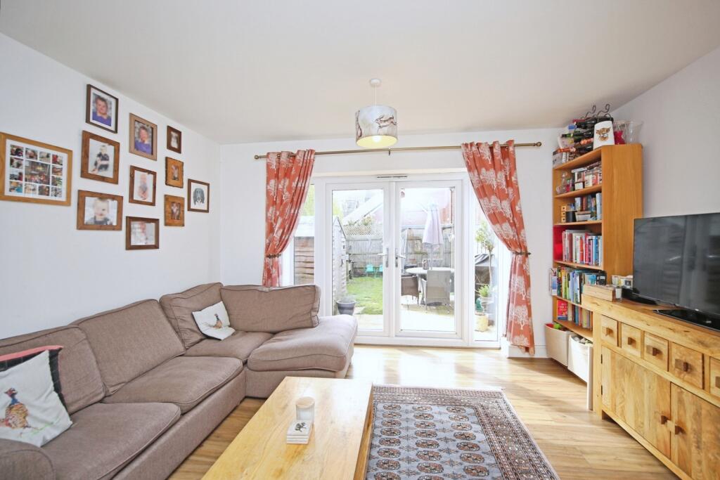 Chestnut Avenue, STRATFORD-UPON-AVON, Warwickshire, CV37 photo 4