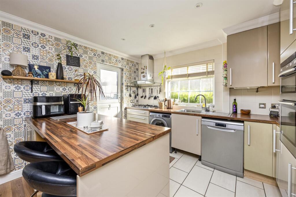 Nutley Crescent, Goring-By-Sea, Worthing photo 4