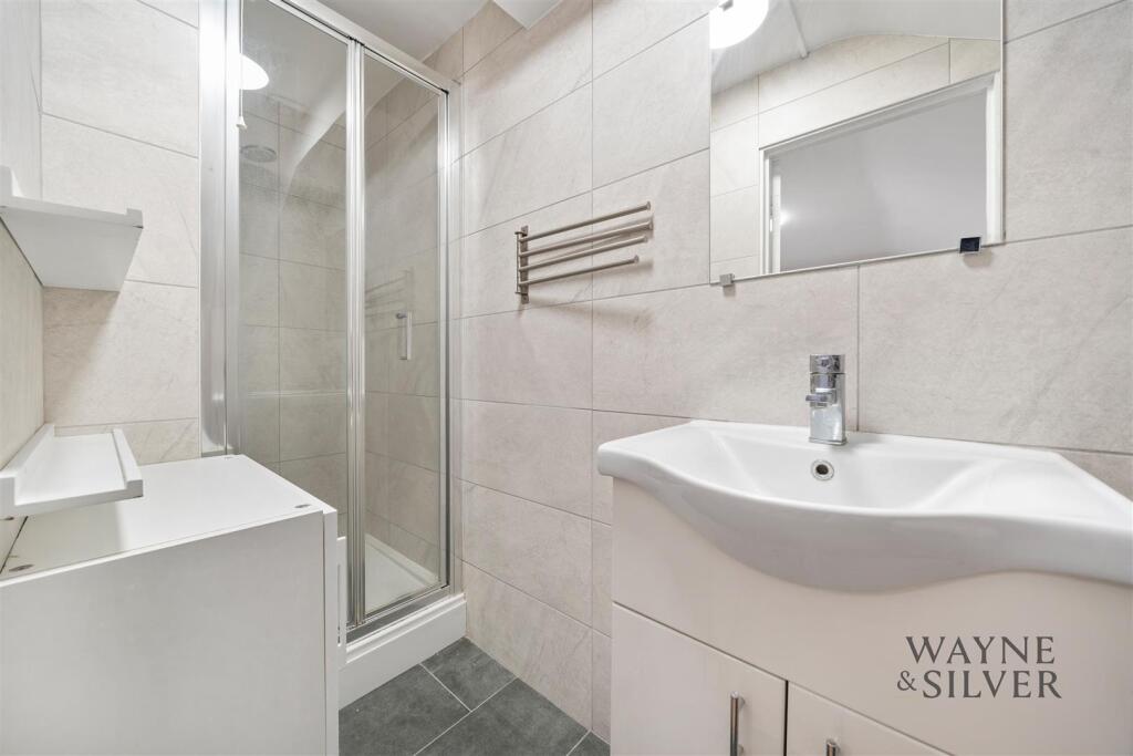 Apartment in London - View 5