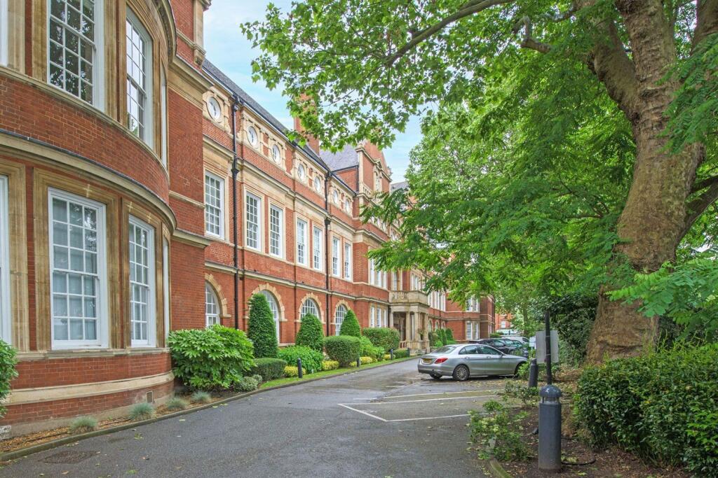 Main image of property: Battersea Park Road, London, SW11