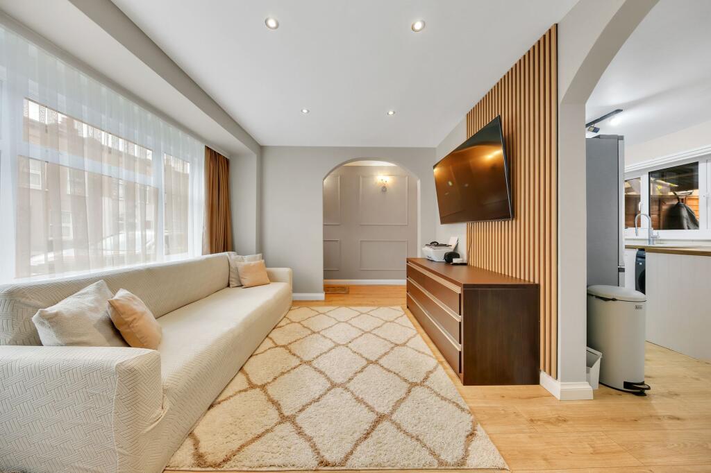 Apartment in London, Canning Town - View 3