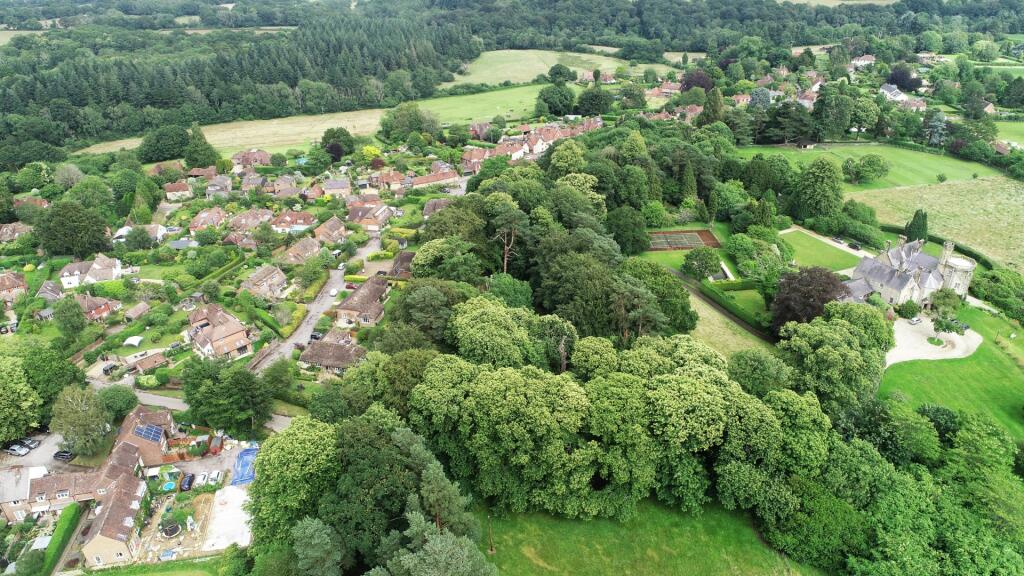 Lodsworth House, Petworth, GU28 - View 3