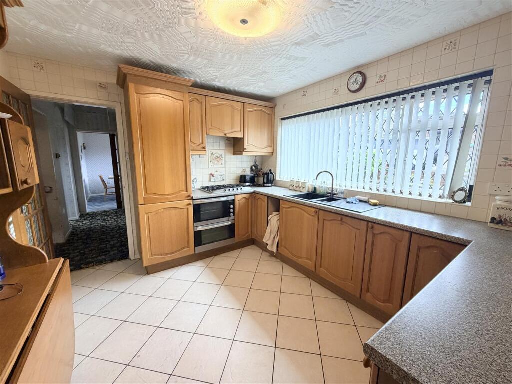 House in Staffordshire Moorlands, Leek - View 4