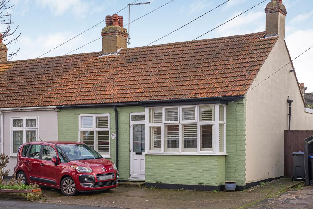 Main image of property: North Avenue, Southend-On-Sea, SS2