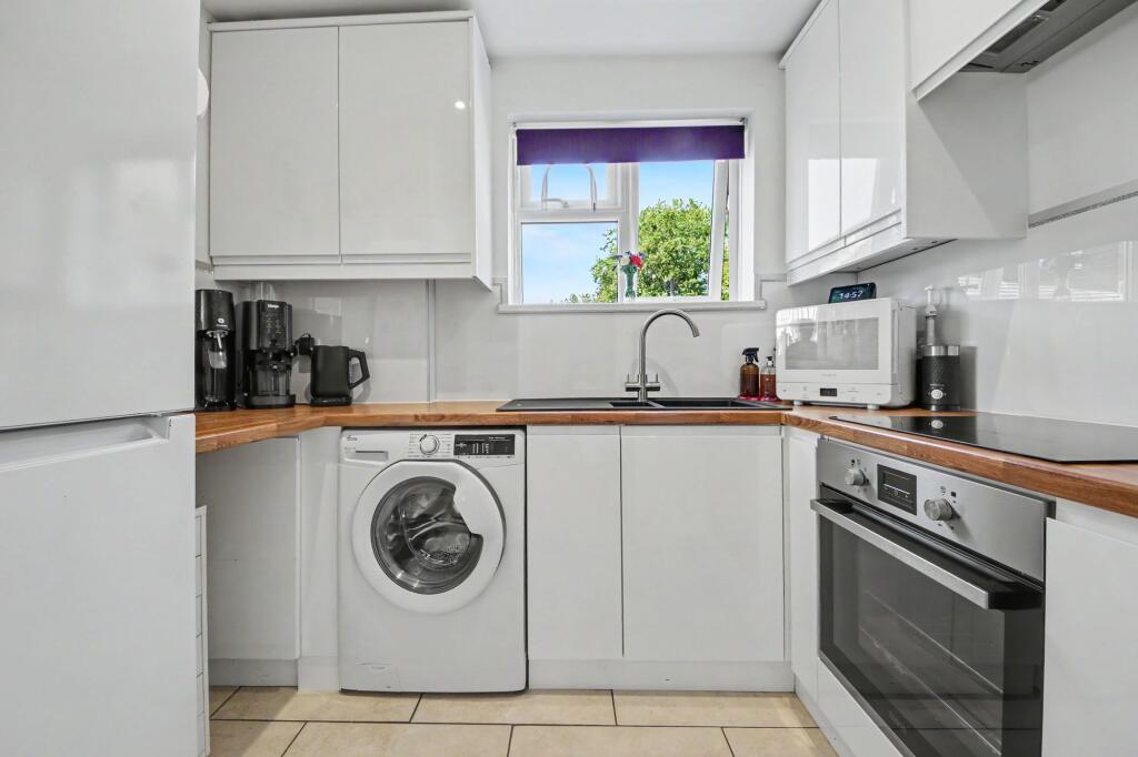 Apartment in Southampton - View 3