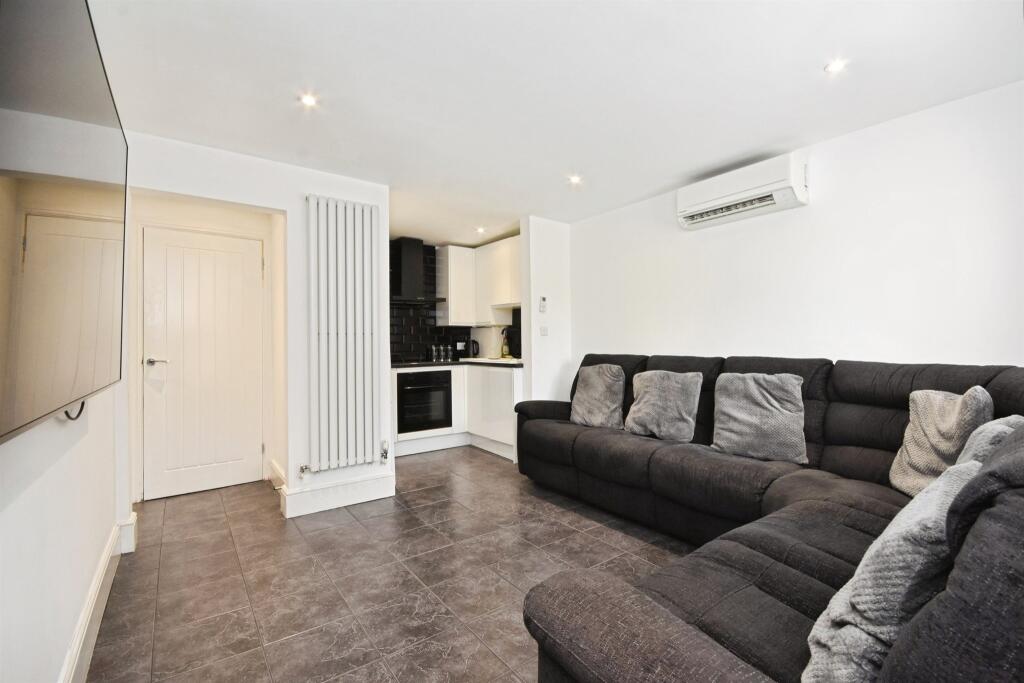 Apartment in Chelmsford, Meadgate, Great Baddow - View 2