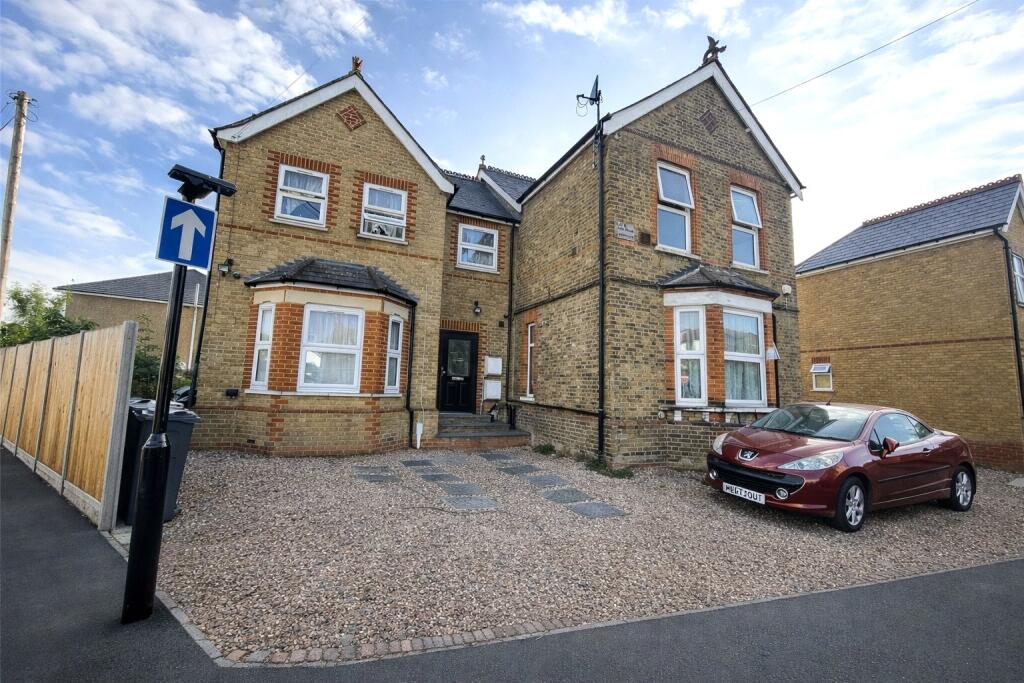 Main image of property: Flat B, Chapel Road, Hounslow, Greater London, TW3