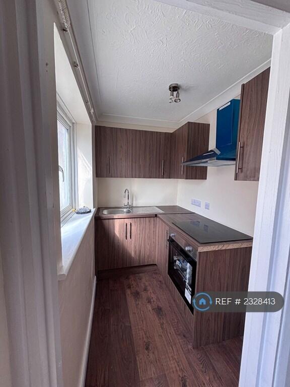 Apartment in Southampton - View 3