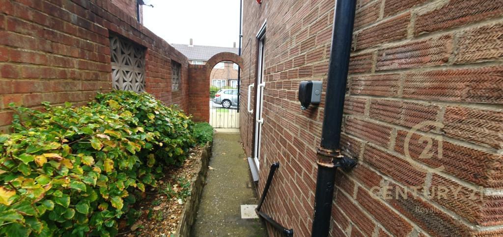 House in Luton - View 3