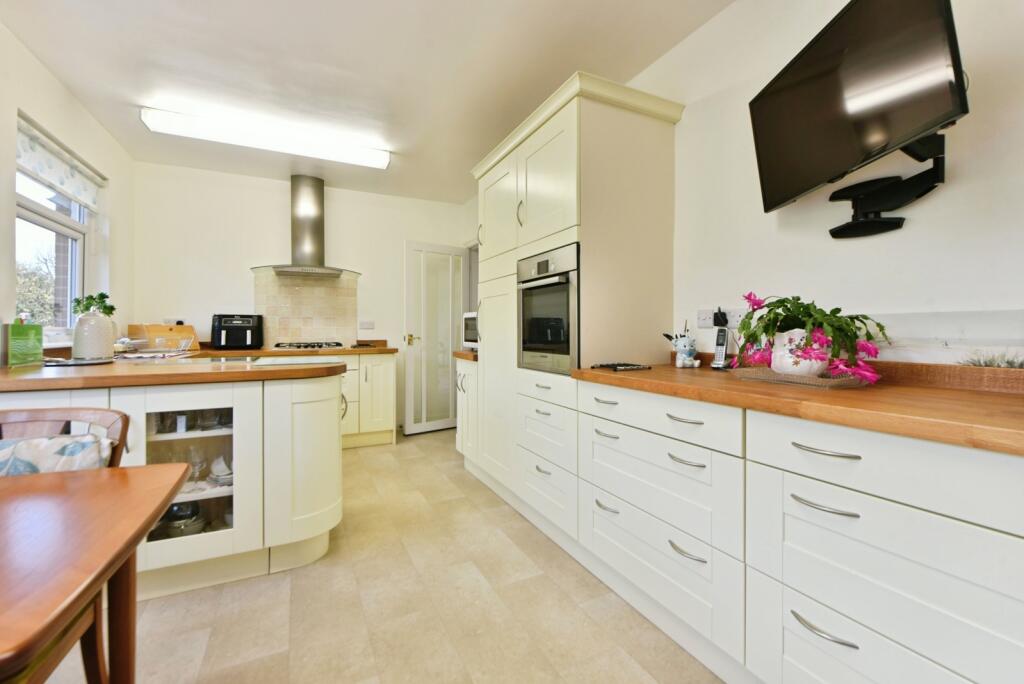 Beech Hill Road, Grasscroft, Oldham, Greater Manchester, OL4 photo 4