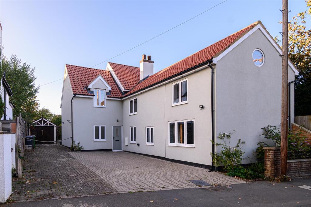 Main image of property: NN8 Westfield Road, Wellingborough
