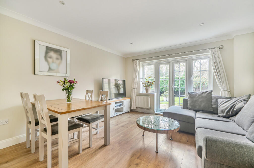 Hawthorn Way, Lindford, Hampshire, GU35 photo 2