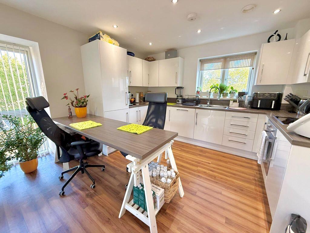 Apartment in Houghton Regis, Central Bedfordshire - View 5