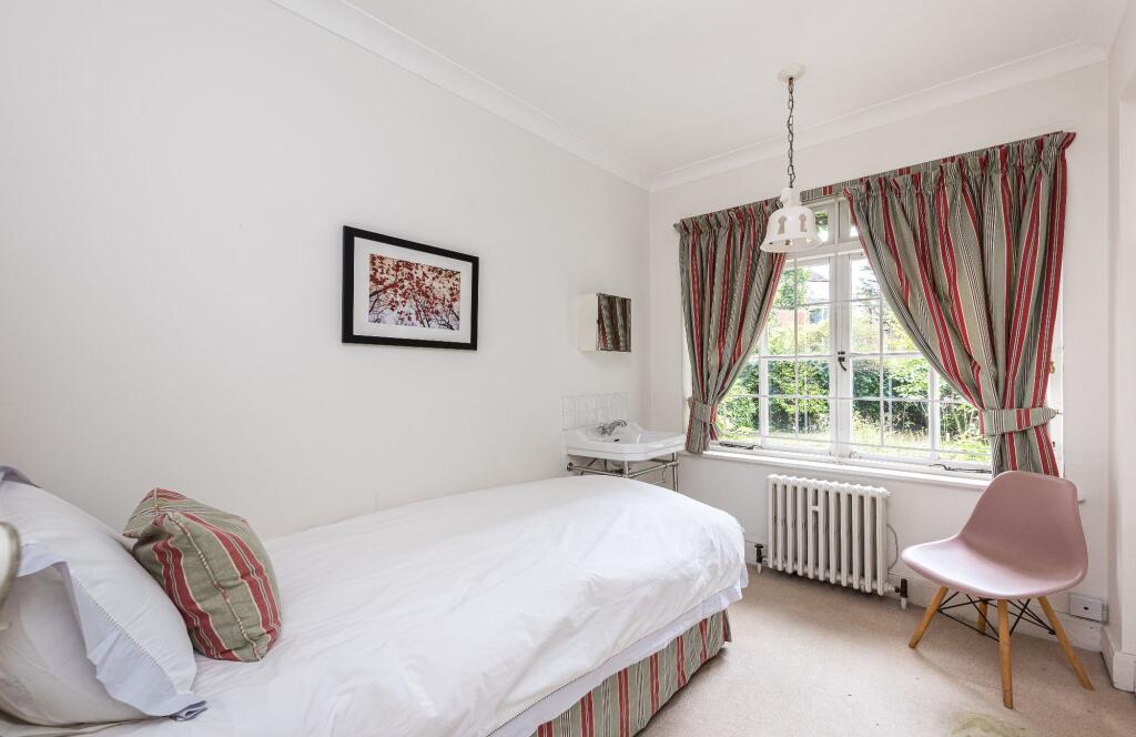 Apartment in London, Royal Borough of Kensington and Chelsea - More