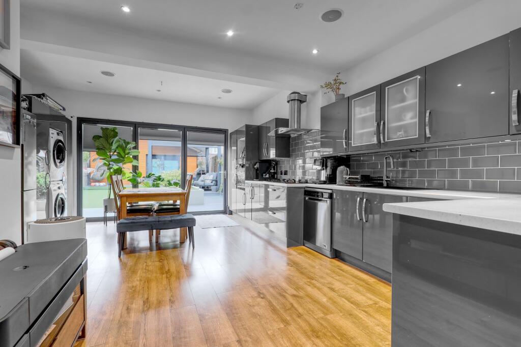 House in Enfield - View 3