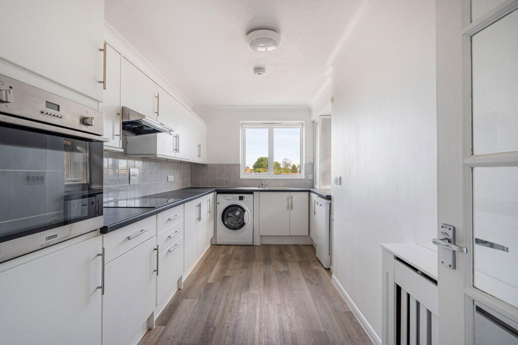 Apartment in Mole Valley, Surrey - View 2