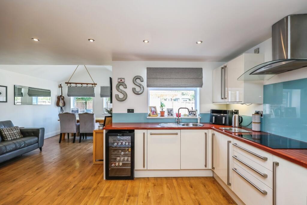 Watnall Road, Hucknall, Nottingham, Nottinghamshire, NG15 - More