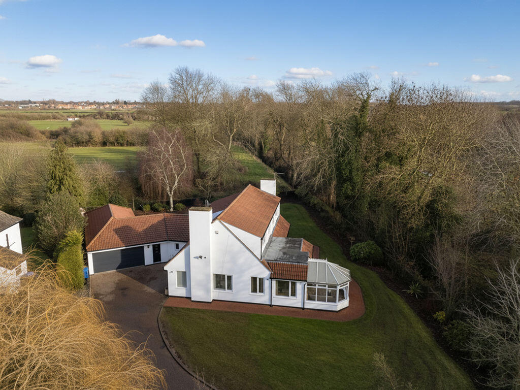 4-bed detached on Ings Lane, Waltham, £499,950