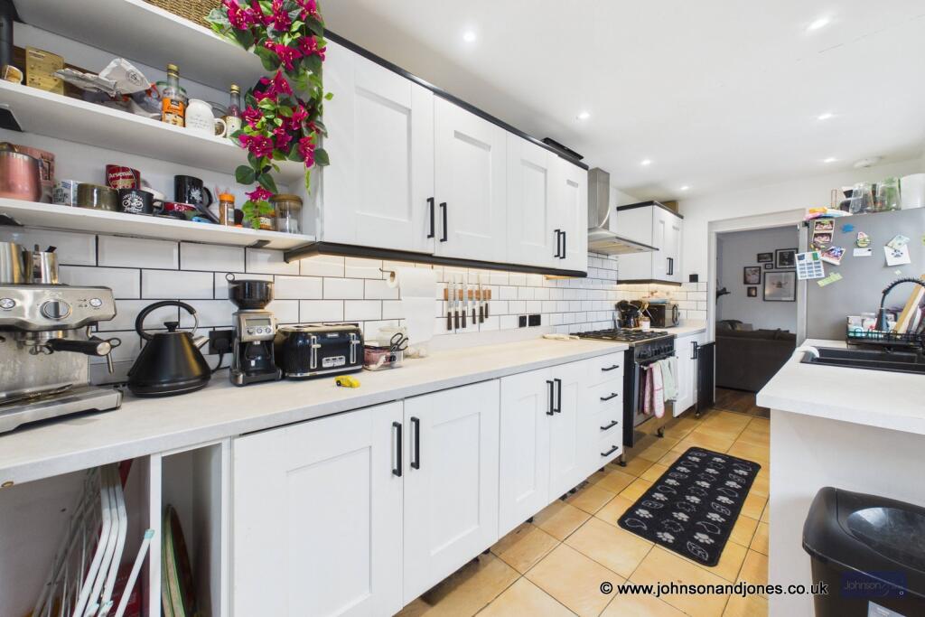 House in Kingston upon Thames - More