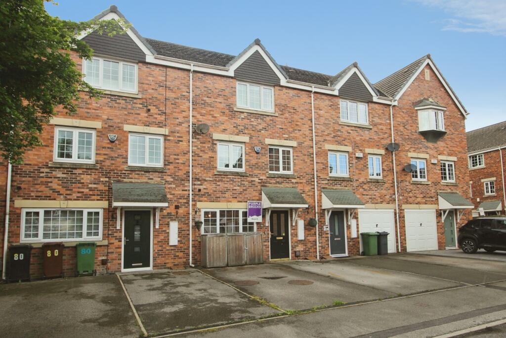 Main image of property: Castle Lodge Gardens, Leeds, LS26