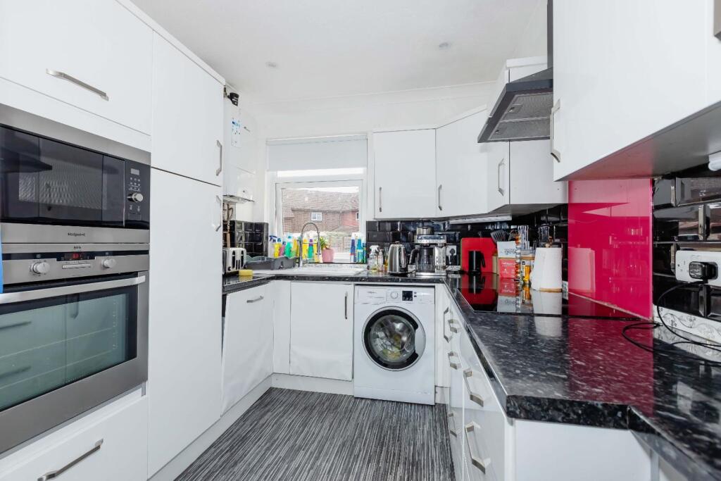 Freshbrook Road, Lancing photo 5