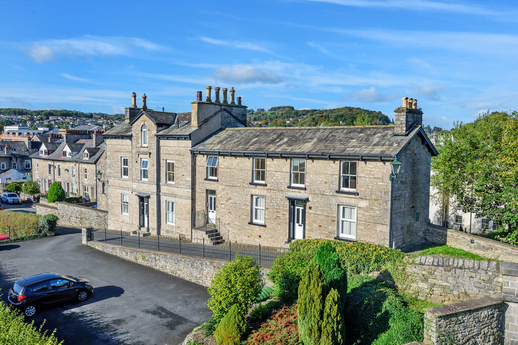 Main image of property: Flat 6 Ivy Bank Apartments, Garden Road, Kendal, Cumbria, LA9 7ST