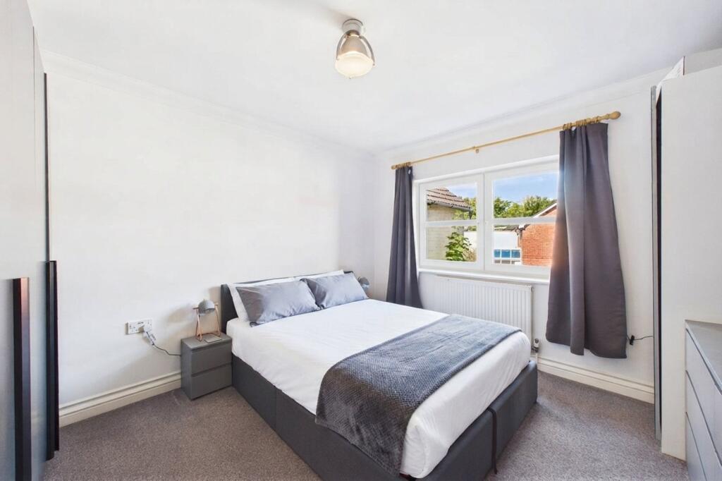 Apartment in Guildford - More