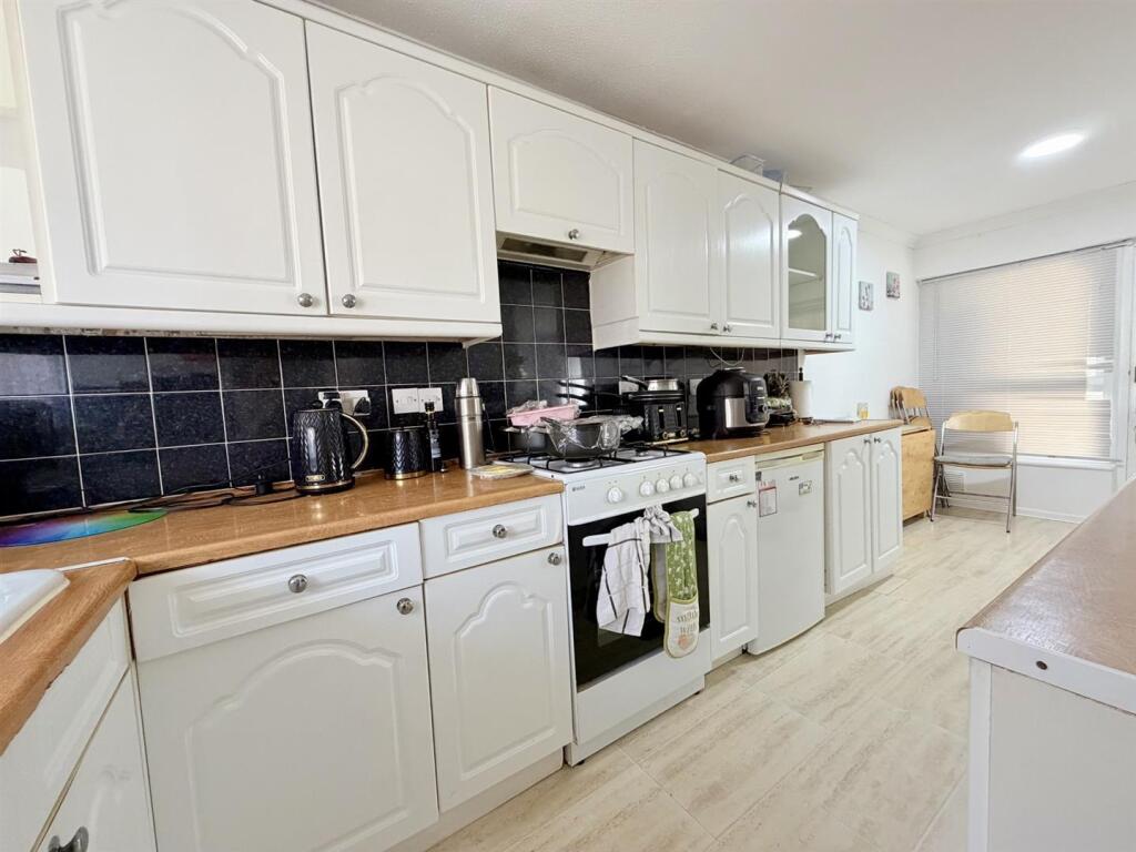 Morris Court, Waltham Abbey photo 4