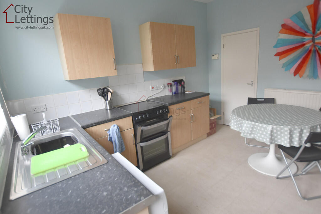 House in Nottingham - View 4