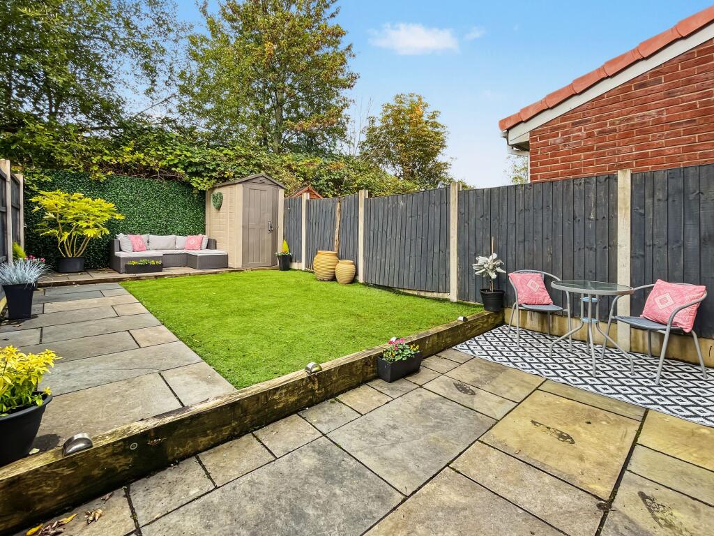 Kingsdale Close, Bury, BL9 photo 4