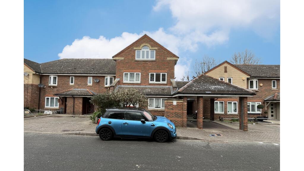 6-bed terraced on 12 Old Hospital Close, Balham, London, SW12, £640,000
