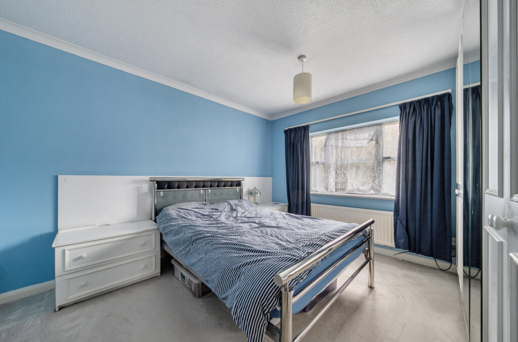House in Binfield, Temple Park - More