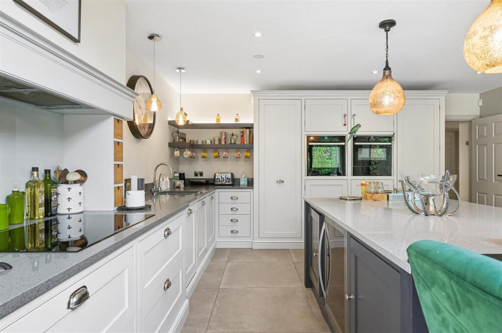 House in Kingston upon Thames - More